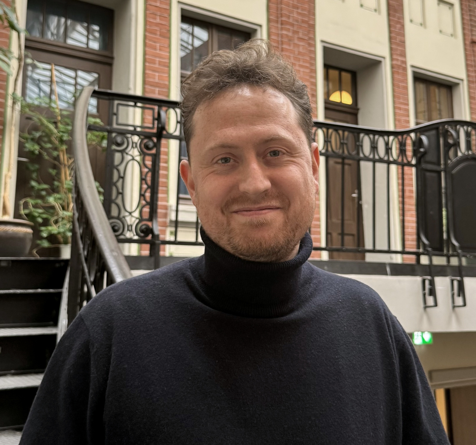 Das Bild zeigt den Mitarbeiter der G.I.B. Jonathan Dreisbach